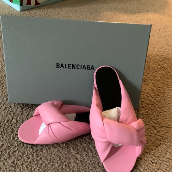 SOFT PINK, LEATHER, BALENCIAGA SLIDES… SIZE 7.5… BRAND NEW, NEVER WORN… - Picture 1 of 7